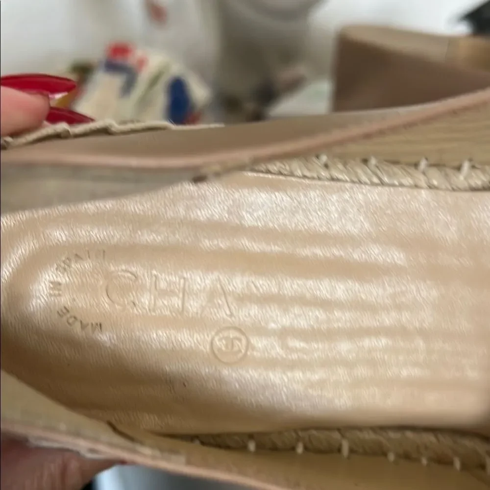 CHANEL Cream and Black Espadrilles size 40